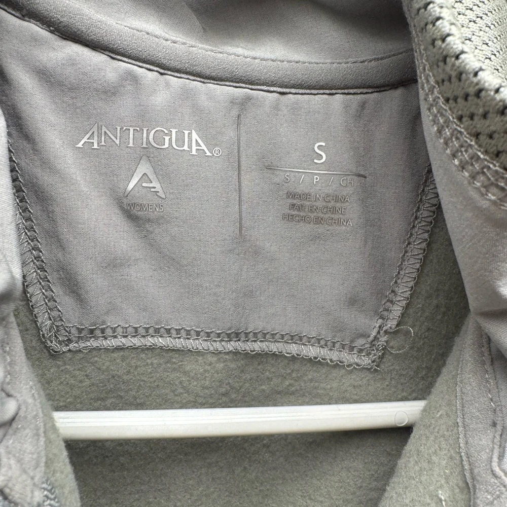 Antigua NWT Small Women's Oregon Ducks Nostalgic Full-Zip Course Vest - Gray